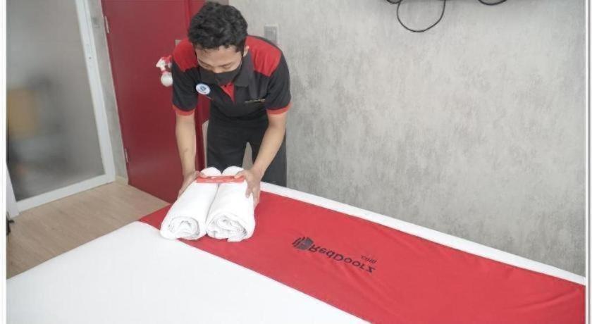RedDoorz Plus near Mall Bali Galeria 2 Denpasar Exterior foto