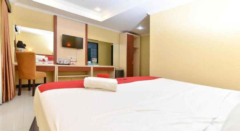 RedDoorz Plus near Mall Bali Galeria 2 Denpasar Exterior foto